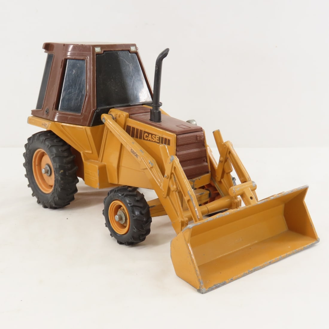 ERTL Case 580E Construction King Front Loader - 7