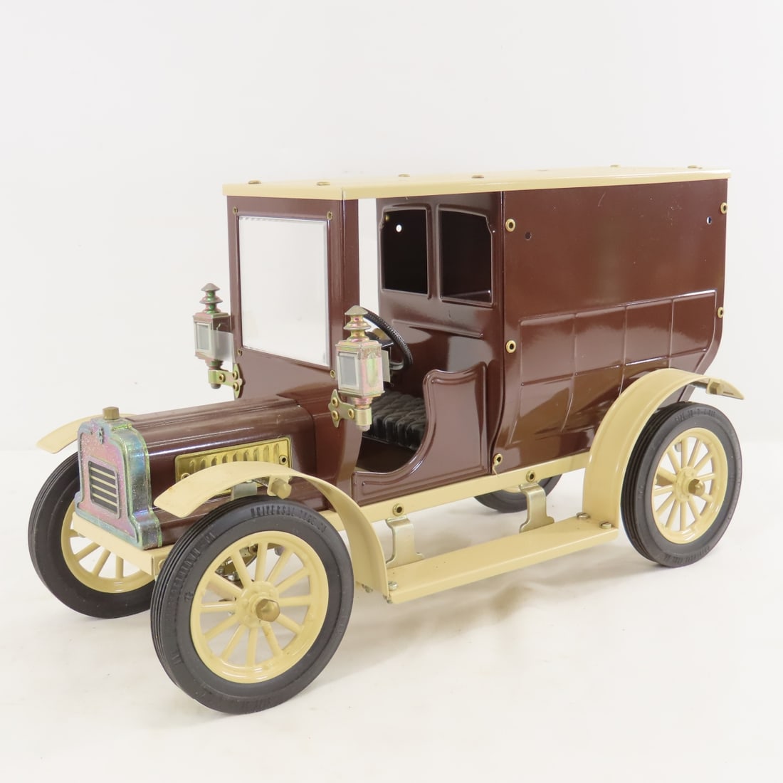 Georges Carette Jan Blenken JB Maxitoys Truck: Georges Carette Jan Blenken JB Maxitoys Truck - made in Netherlands, 1/12 Scale metal, LOT SIZE: 13x6x8" 4 LBS All information and photos, which are part of the description, are intended to be as