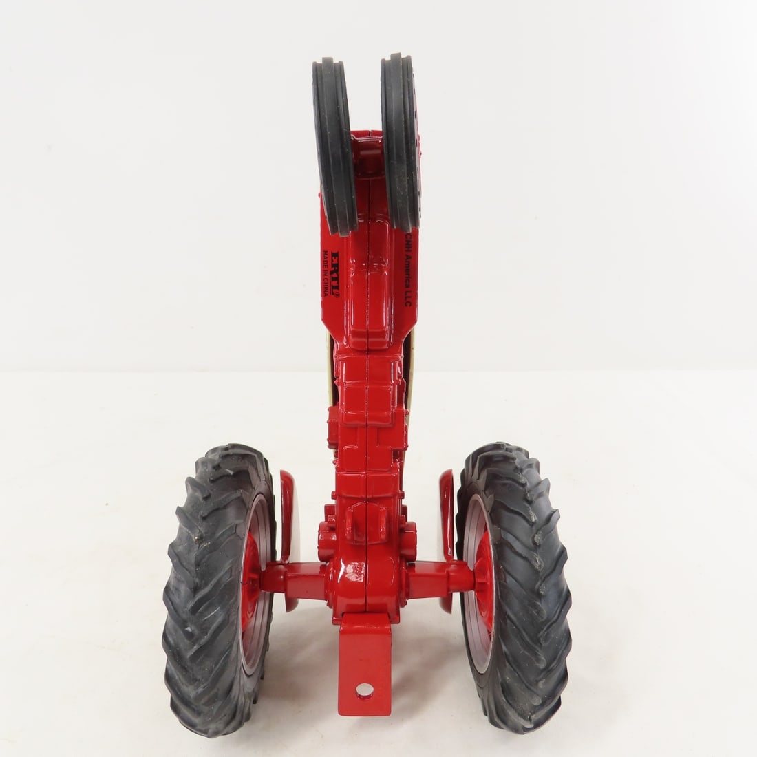 ERTL Farmall 460 CNH America Tractor - 10