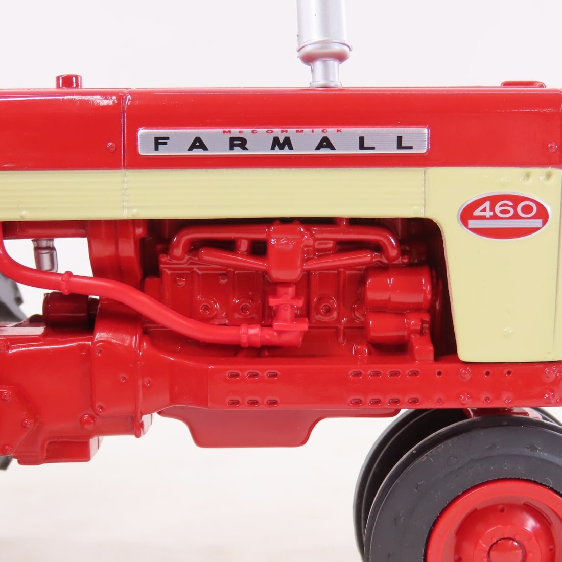 ERTL Farmall 460 CNH America Tractor - 13