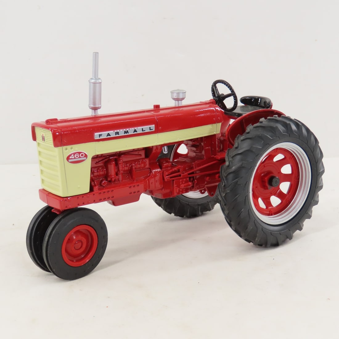 ERTL Farmall 460 CNH America Tractor: ERTL Farmall 460 CNH America Tractor - stamped 1829SF00 on bottom, 1/16 diecast. LOT SIZE: 9x6x5" 3 LBS All information and photos, which are part of the description, are intended to be as accurate