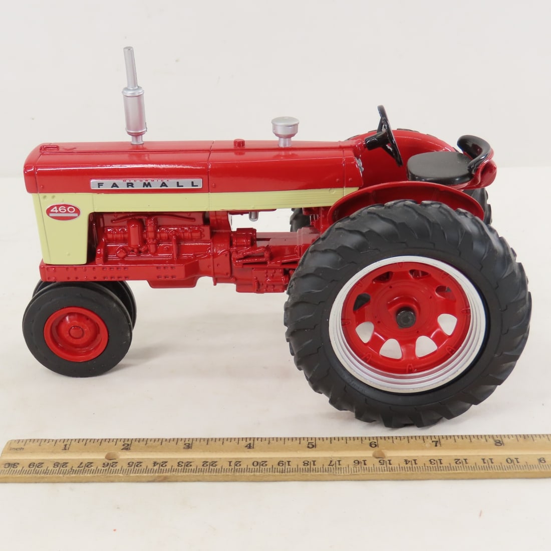 ERTL Farmall 460 CNH America Tractor - 2