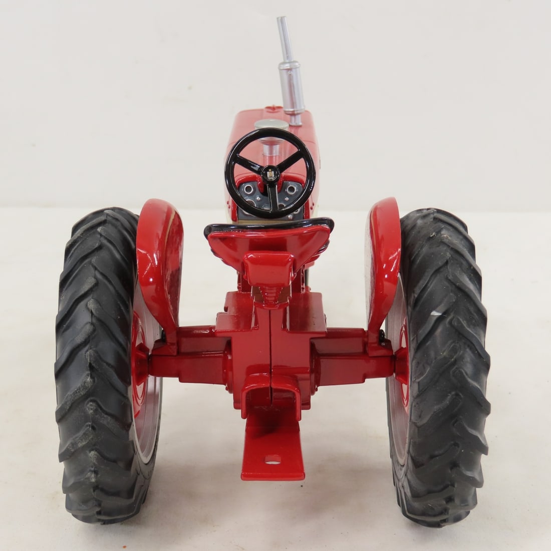 ERTL Farmall 460 CNH America Tractor - 4