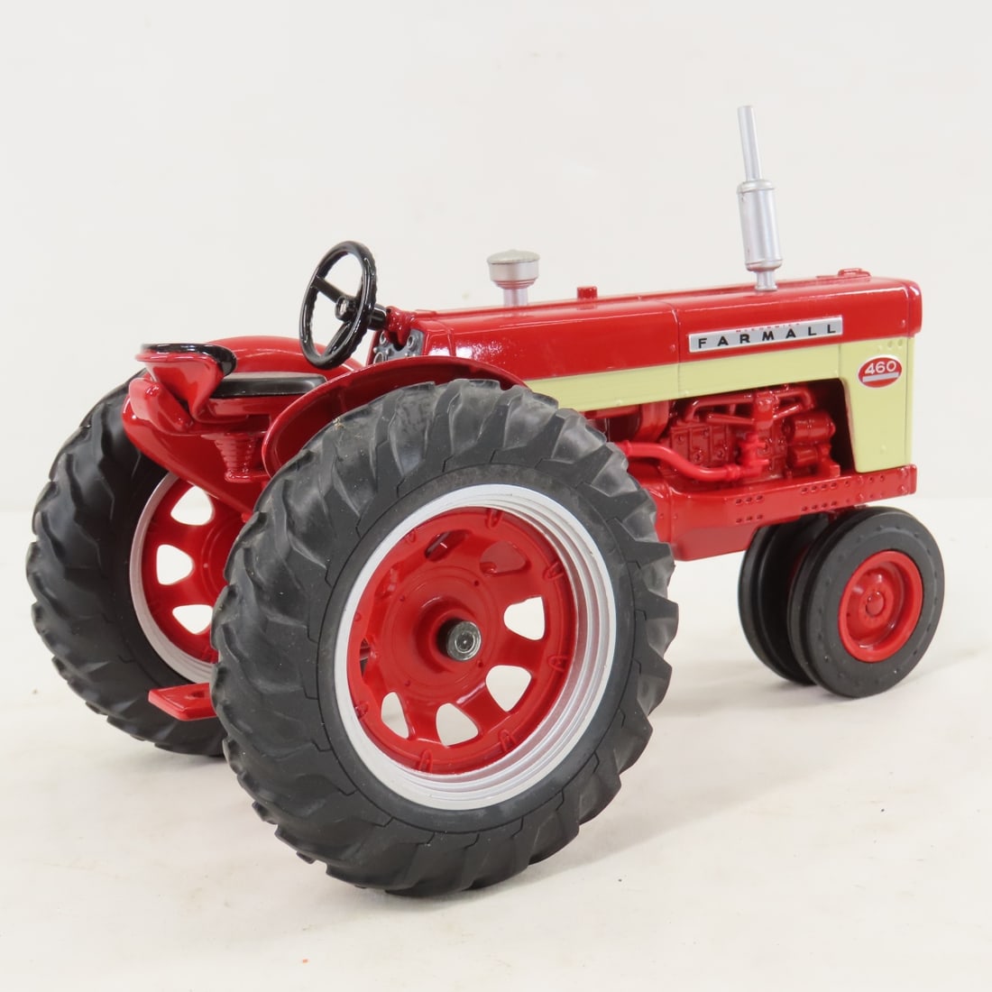 ERTL Farmall 460 CNH America Tractor - 5