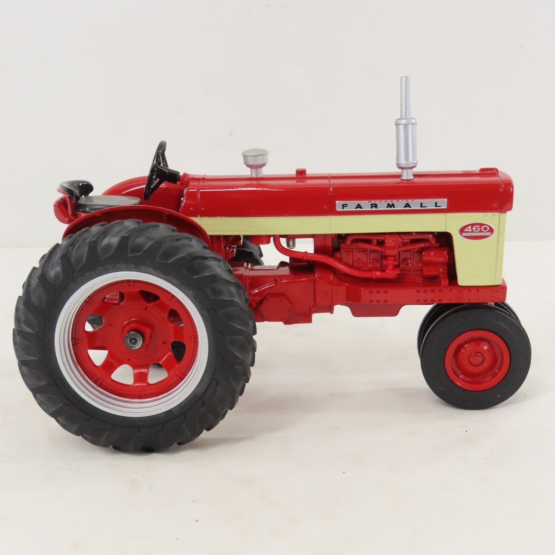ERTL Farmall 460 CNH America Tractor - 6