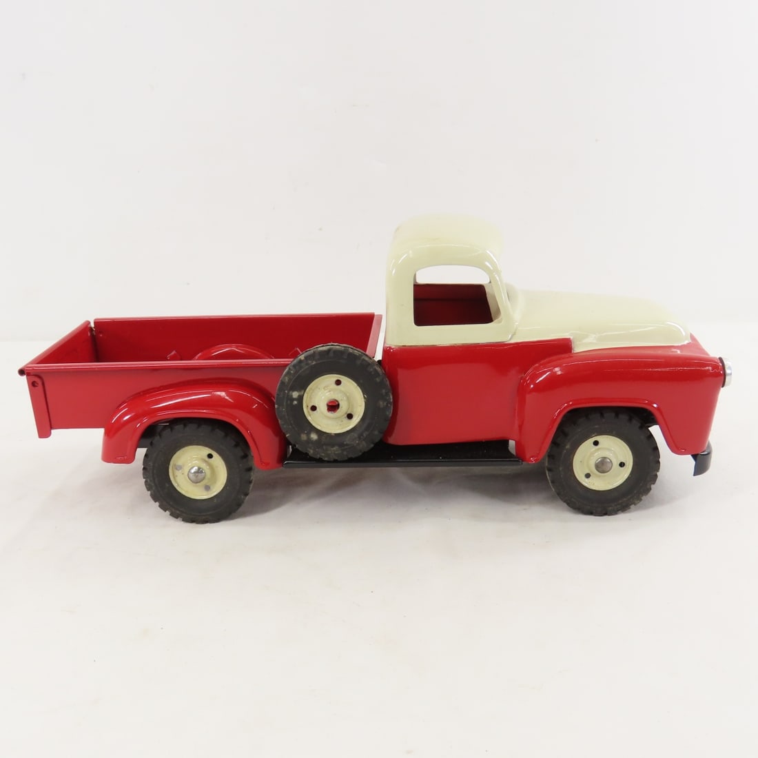 Restored 1950s Tru-Scale IH Pick-Up - 6