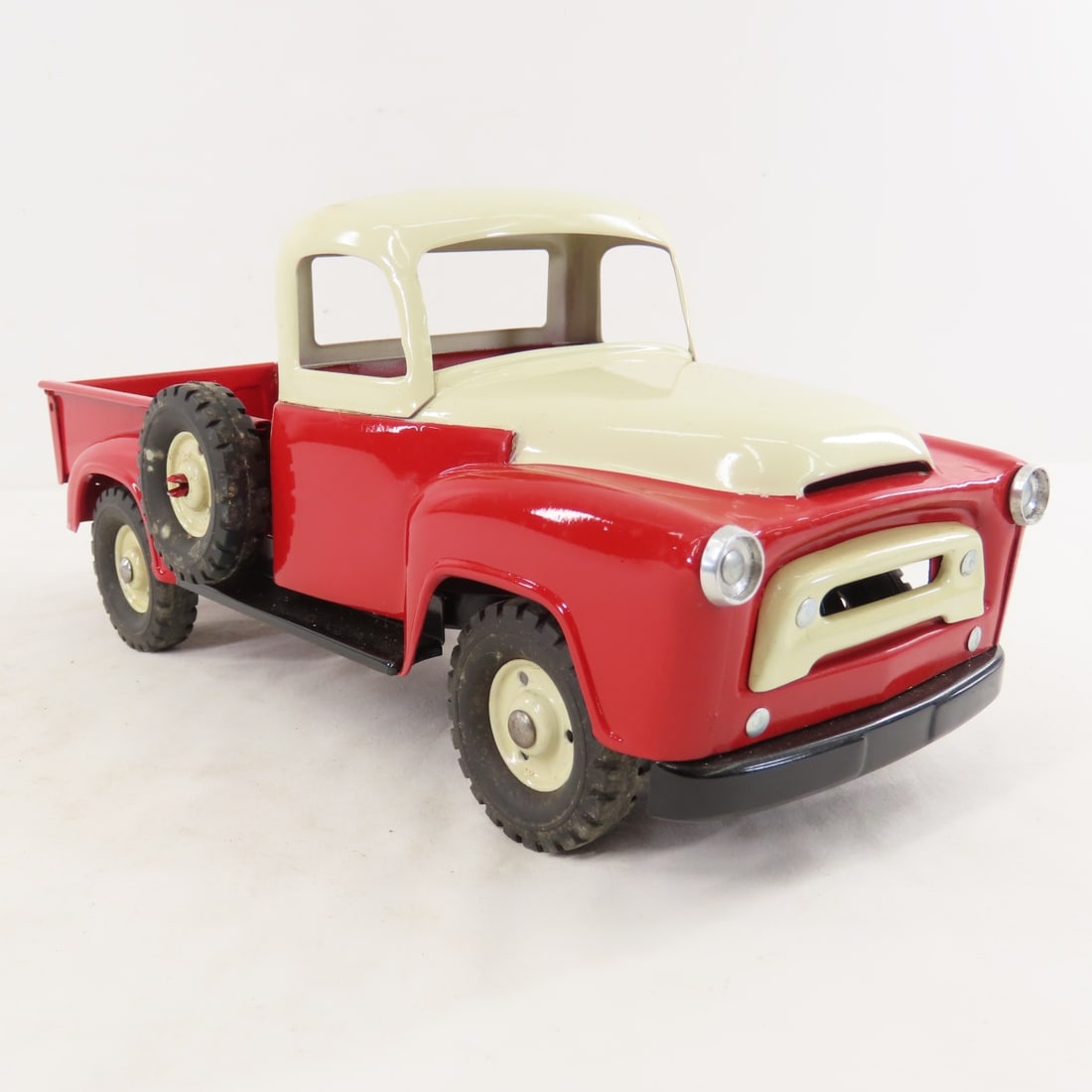 Restored 1950s Tru-Scale IH Pick-Up - 7