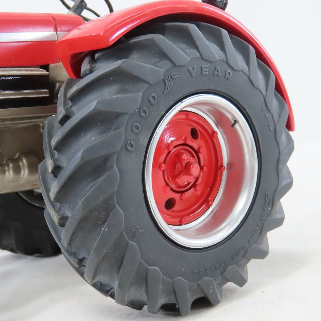 Massey-Ferguson 95 Super WF Tractor - 17