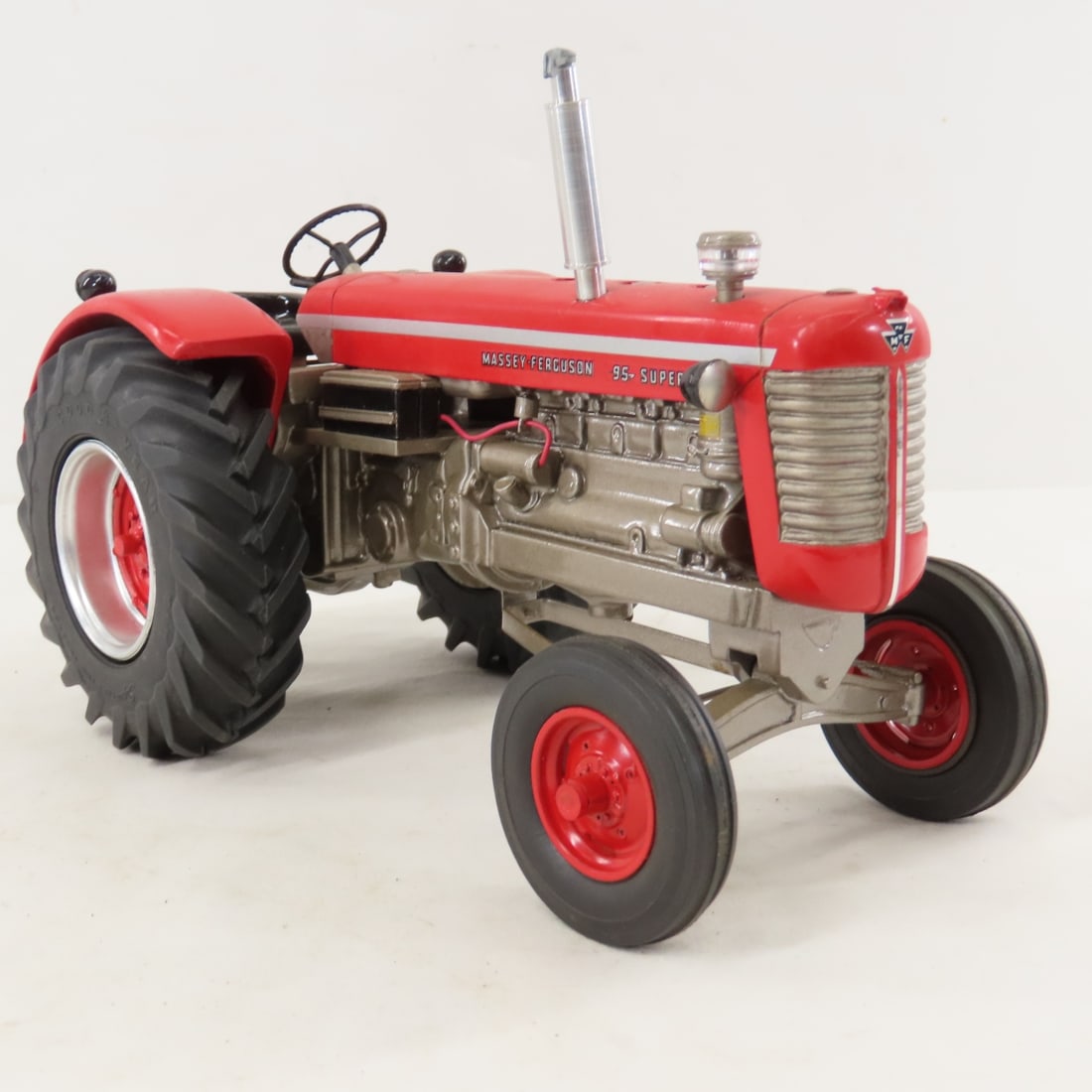 Massey-Ferguson 95 Super WF Tractor - 7