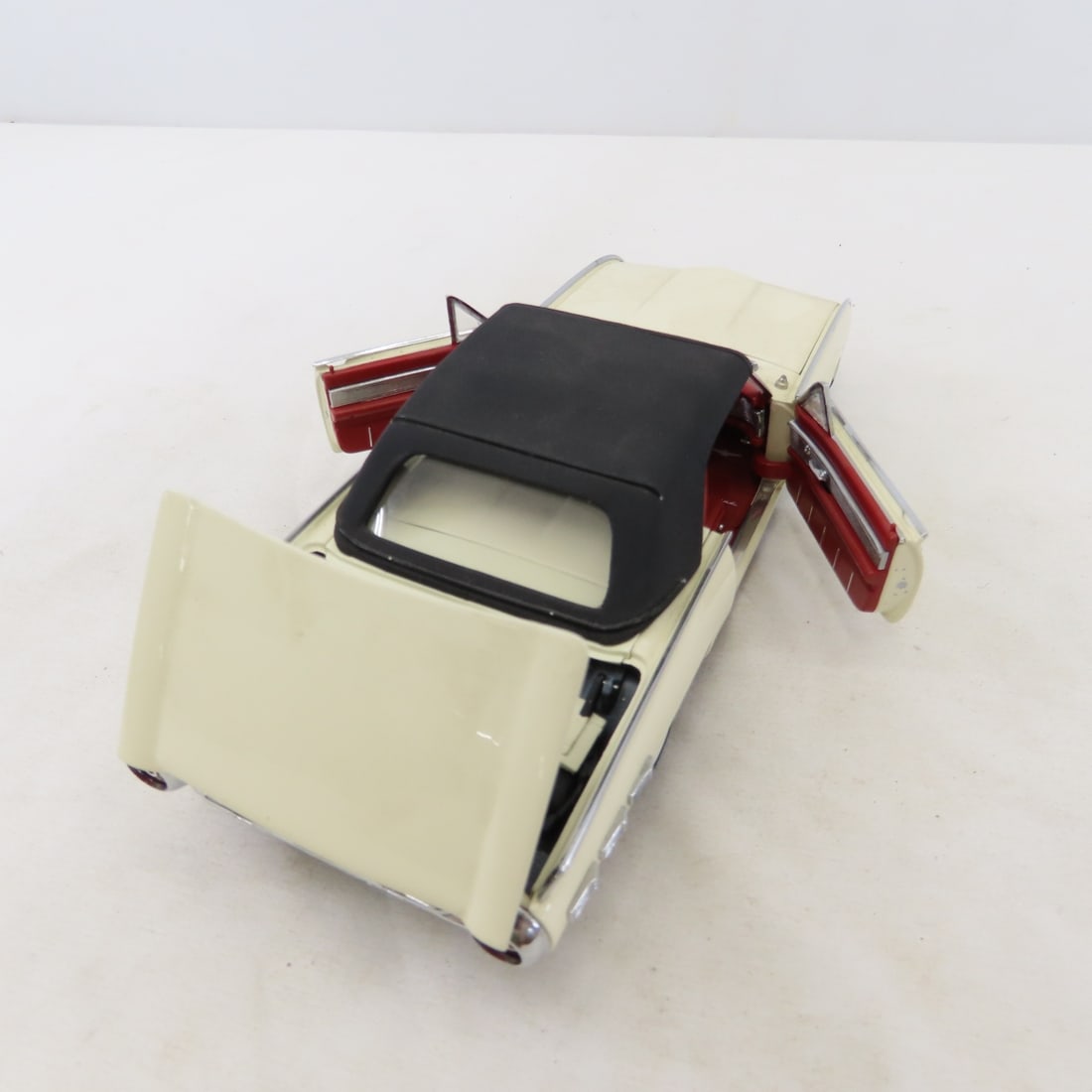 6 Danbury Mint 1/24 Diecast Cars: Thunderbird - 11