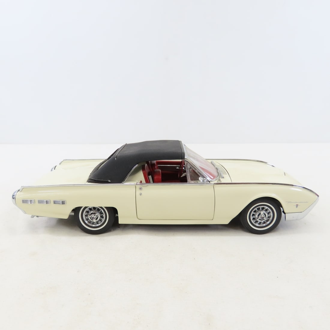 6 Danbury Mint 1/24 Diecast Cars: Thunderbird - 12