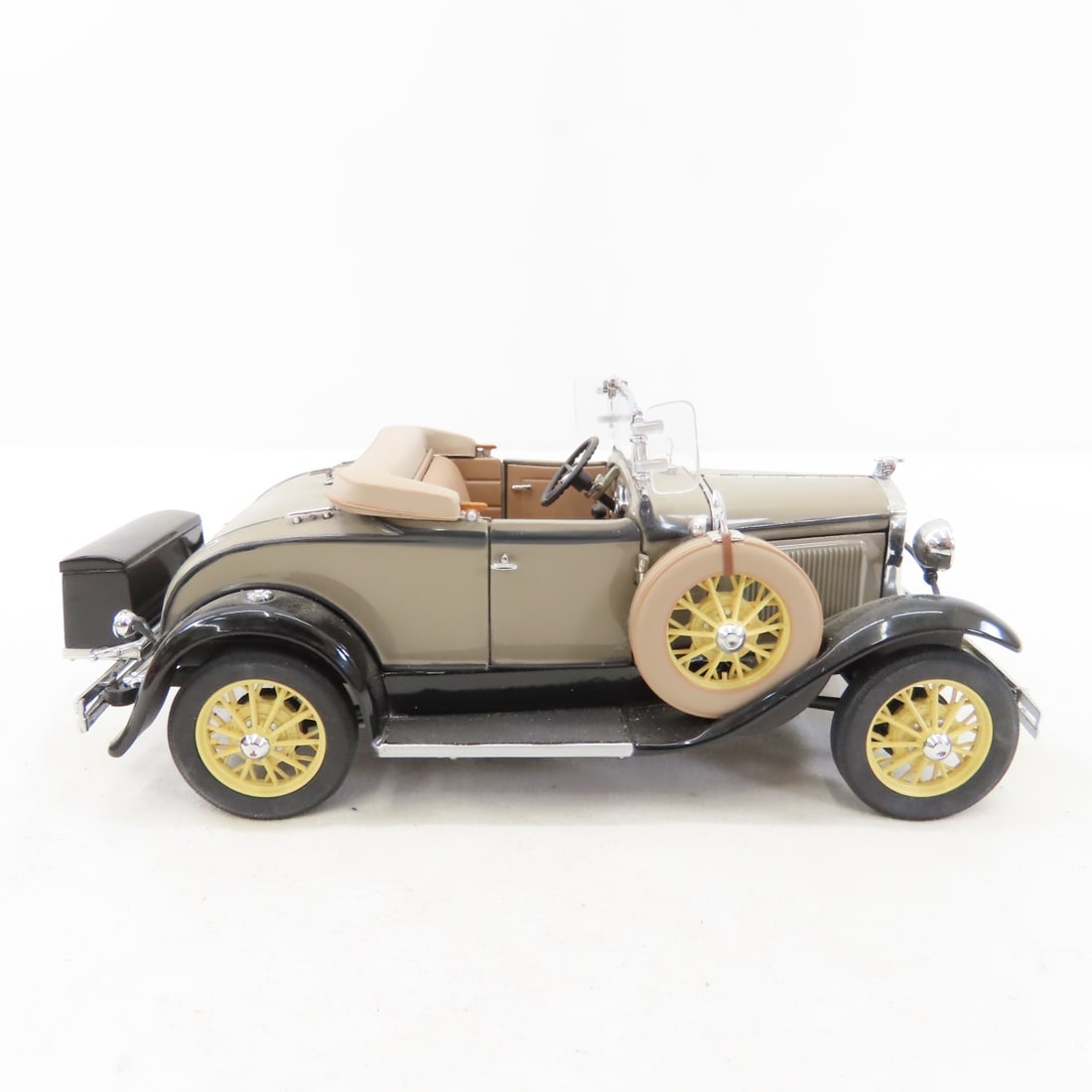 6 Danbury Mint 1/24 Diecast Cars: Thunderbird - 20