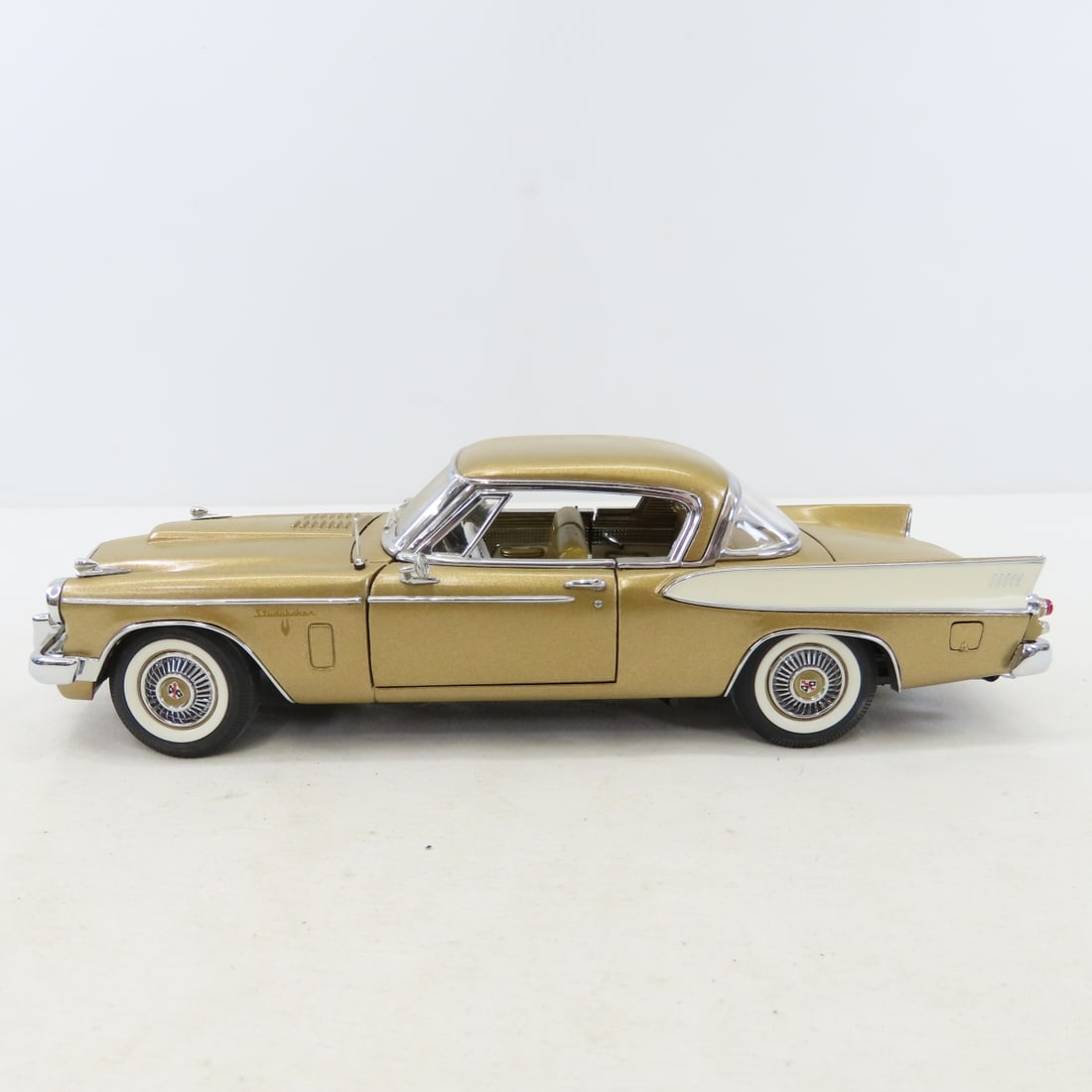 6 Danbury Mint 1/24 Diecast Cars: Thunderbird - 6
