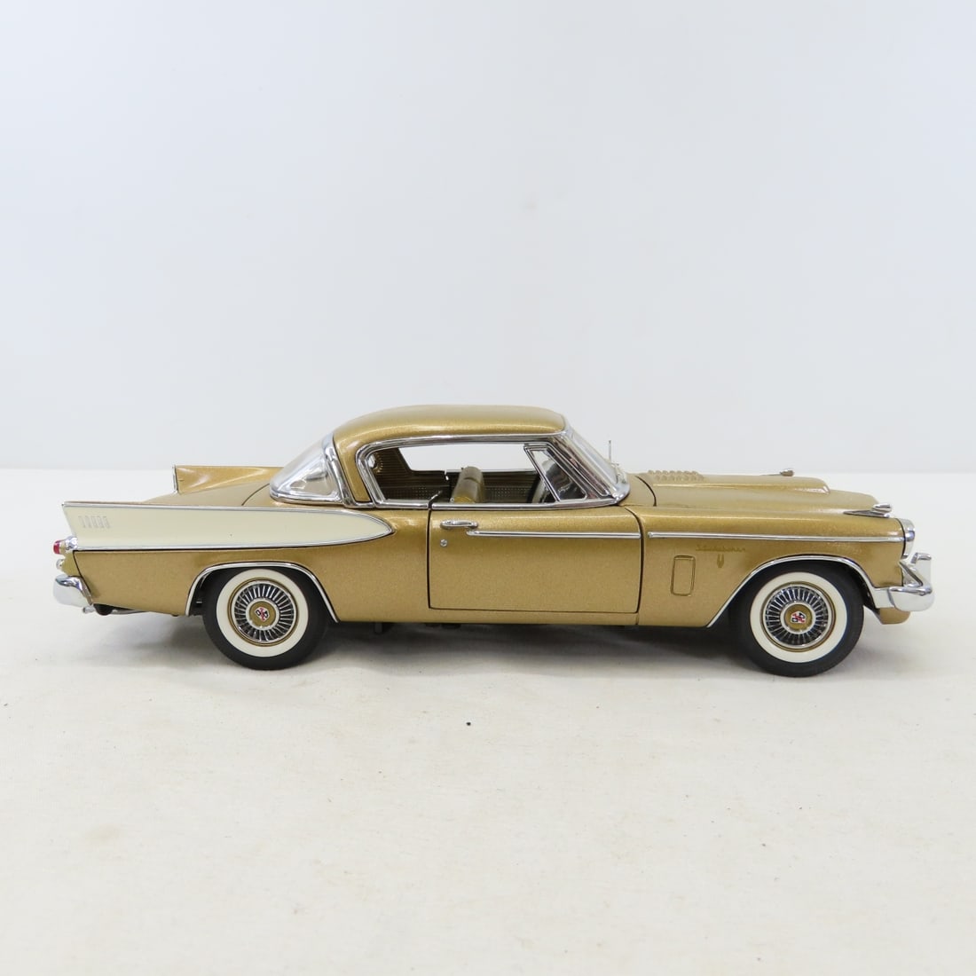 6 Danbury Mint 1/24 Diecast Cars: Thunderbird - 8