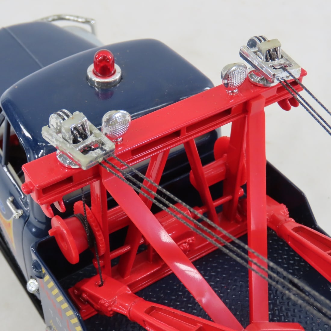 Road Legends '53 Ford F-100 Tow Truck - 17