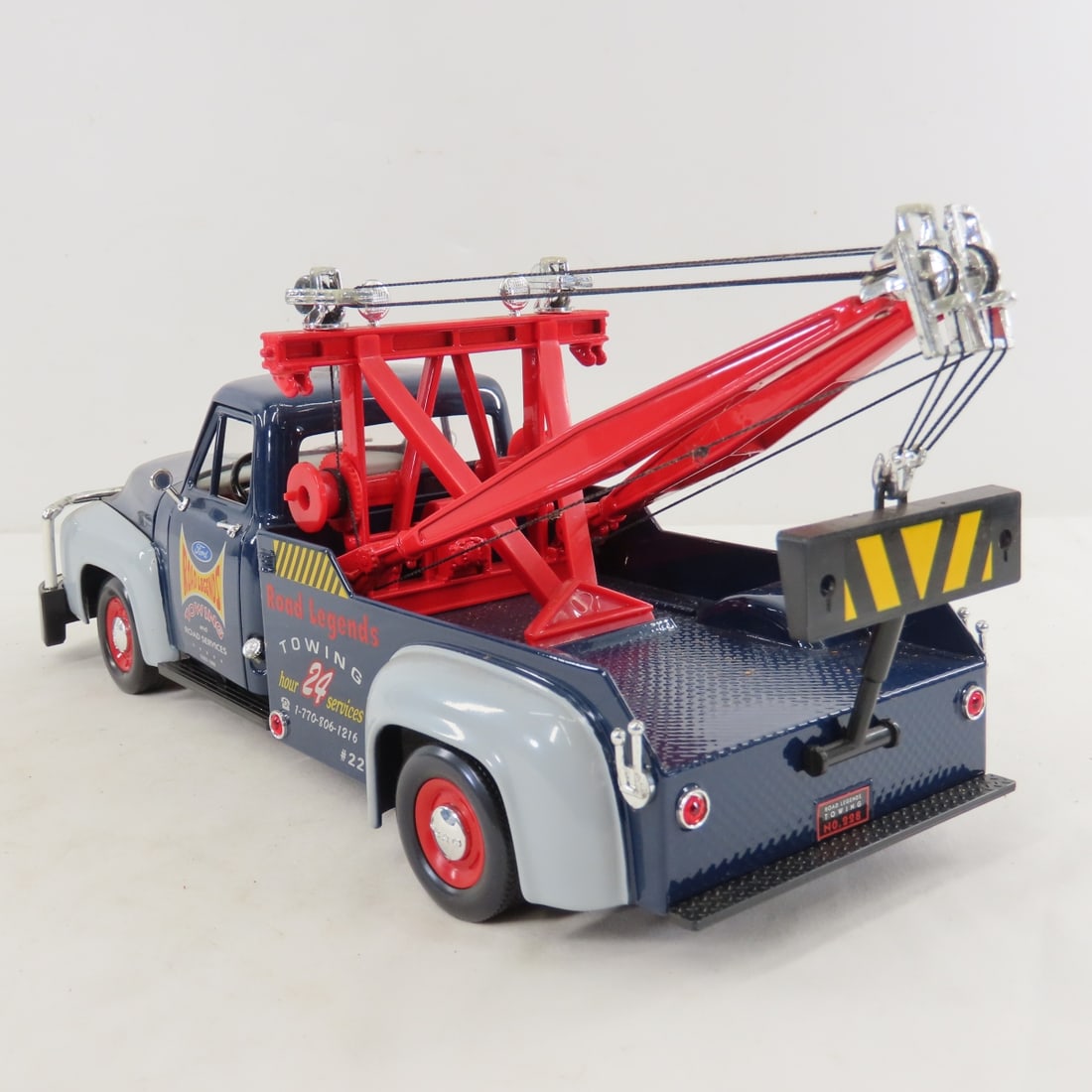 Road Legends '53 Ford F-100 Tow Truck - 3