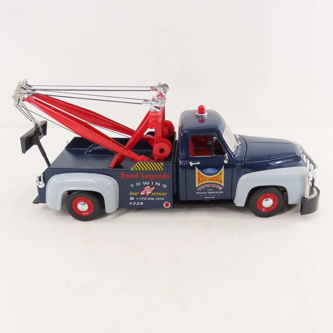 Road Legends '53 Ford F-100 Tow Truck - 6