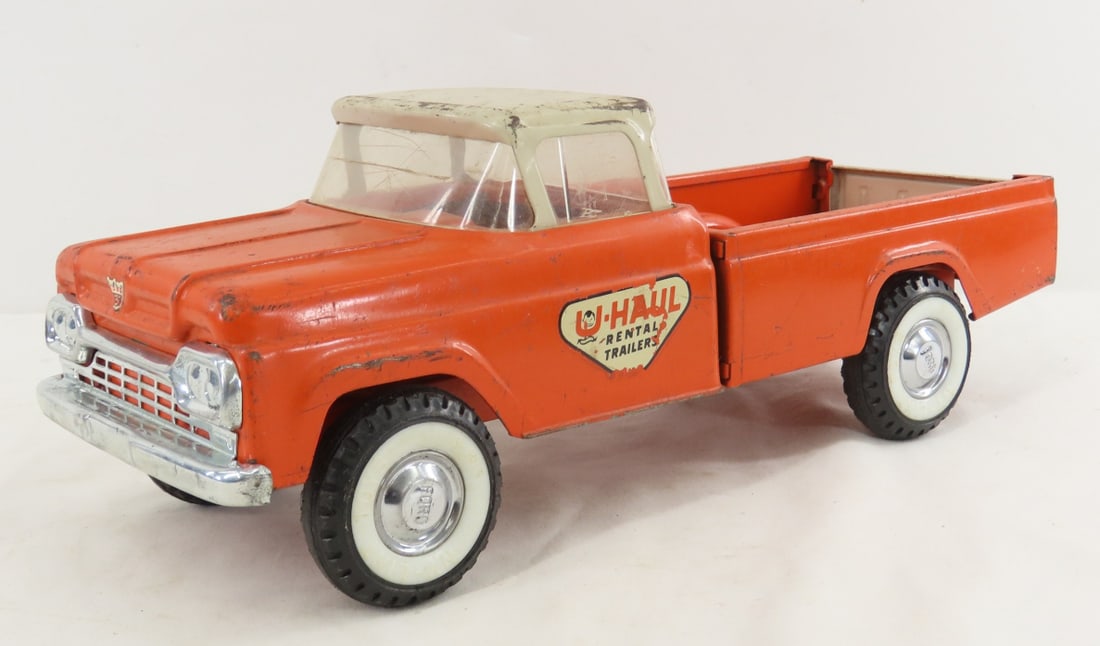Vintage Nylint Ford U-Haul Pick-Up Truck: Vintage Nylint Ford U-Haul Pick-Up Truck - cracked windshield, front fender is not attached, 1/18 diecast, LOT SIZE: 13x5x5" 2 LBS All information and photos, which are part of the description, are