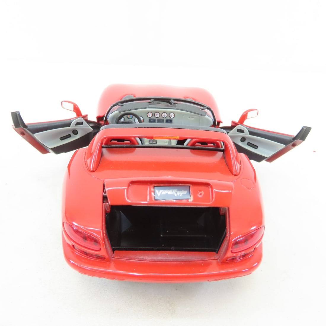 3 Burago 1/18 Diecast Cars: GTO, Viper, Corvette - 11