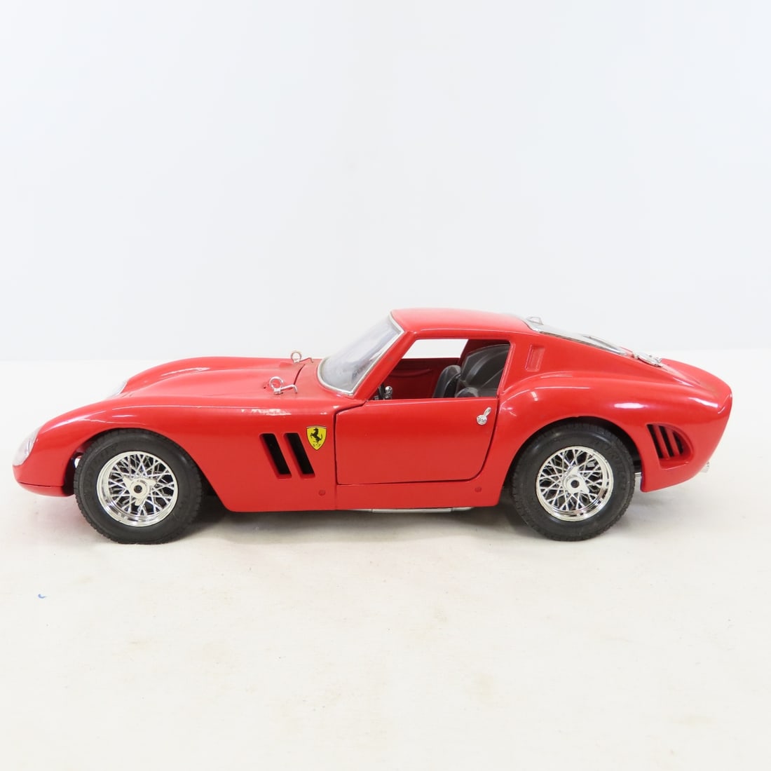 3 Burago 1/18 Diecast Cars: GTO, Viper, Corvette - 6