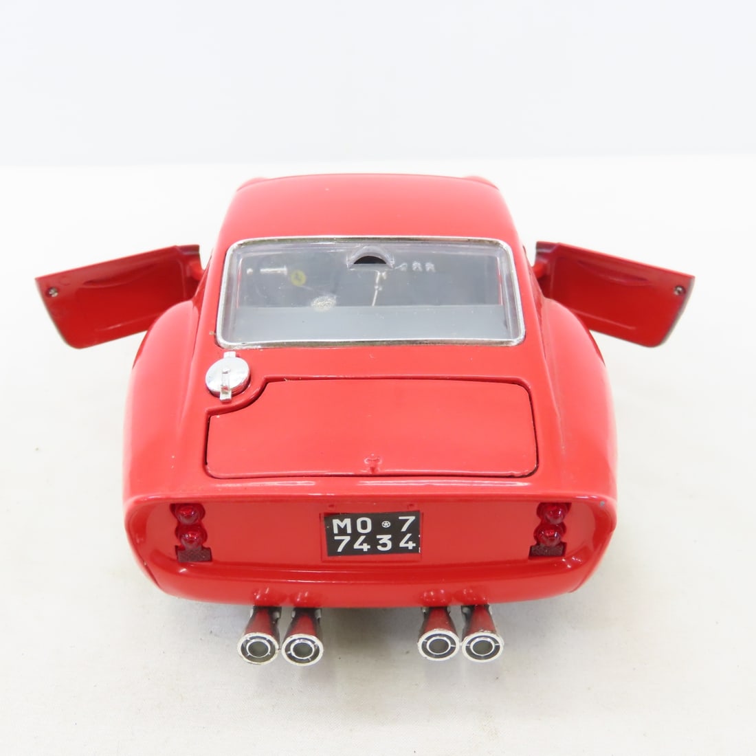 3 Burago 1/18 Diecast Cars: GTO, Viper, Corvette - 7