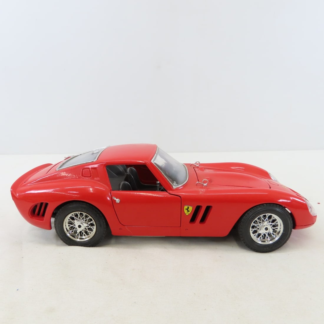 3 Burago 1/18 Diecast Cars: GTO, Viper, Corvette - 8