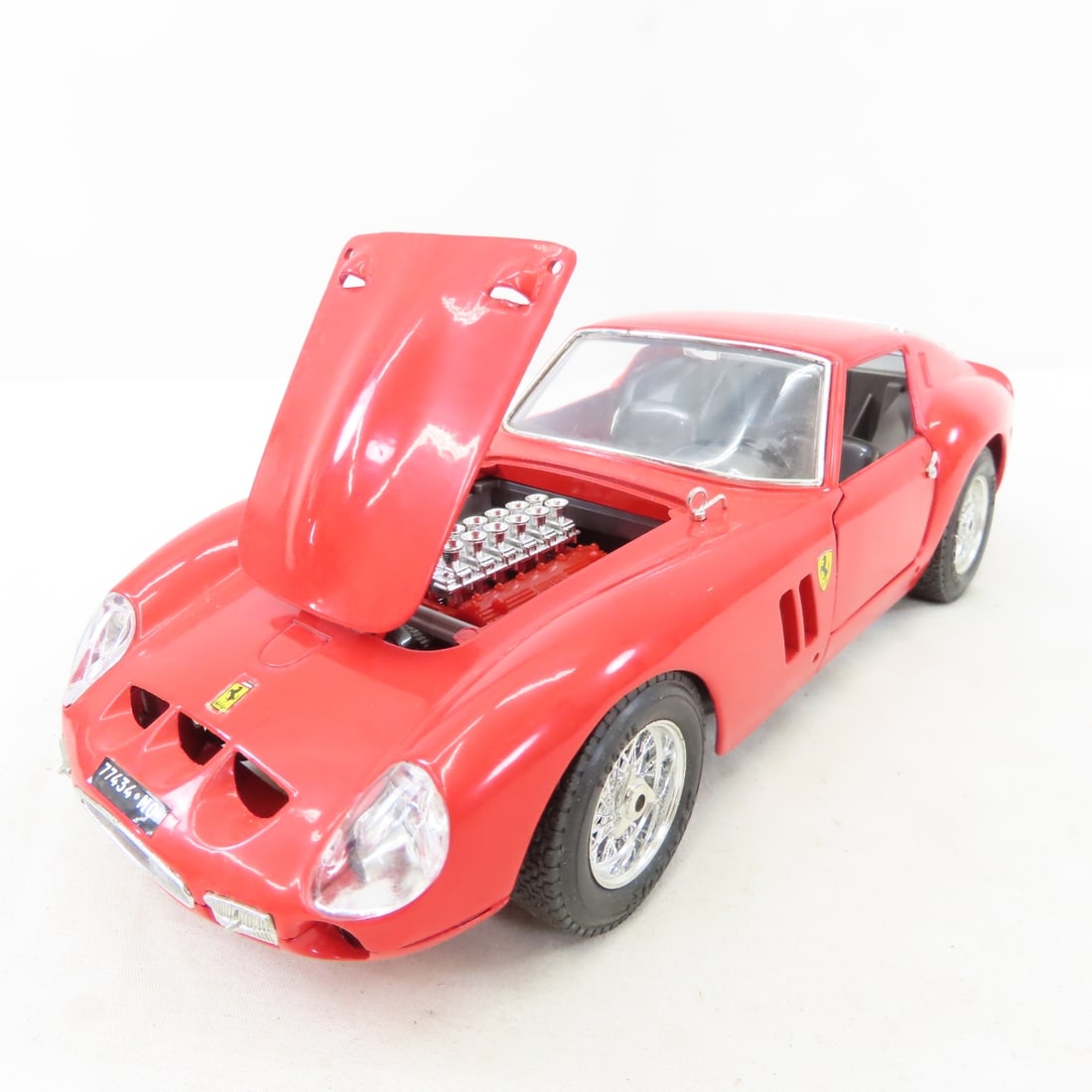 3 Burago 1/18 Diecast Cars: GTO, Viper, Corvette - 9