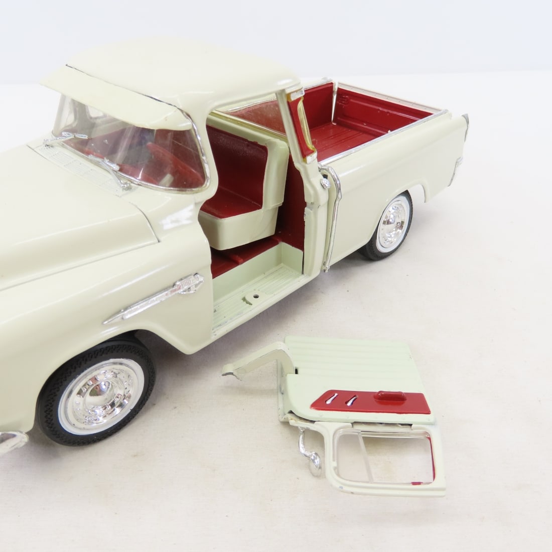 4 ERTL 1/18 Diecast Trucks: Dodge, Chevy & Ford - 10