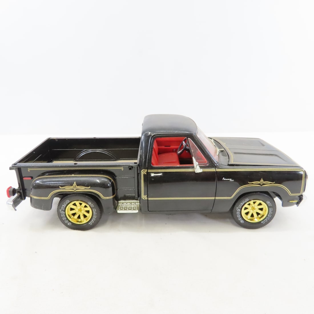 4 ERTL 1/18 Diecast Trucks: Dodge, Chevy & Ford - 17