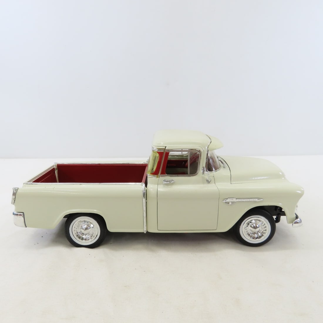 4 ERTL 1/18 Diecast Trucks: Dodge, Chevy & Ford - 8