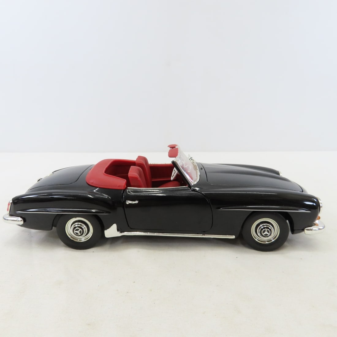 5 ERTL 1/18 Diecast Cars: Corvette, Mercedes Benz - 8