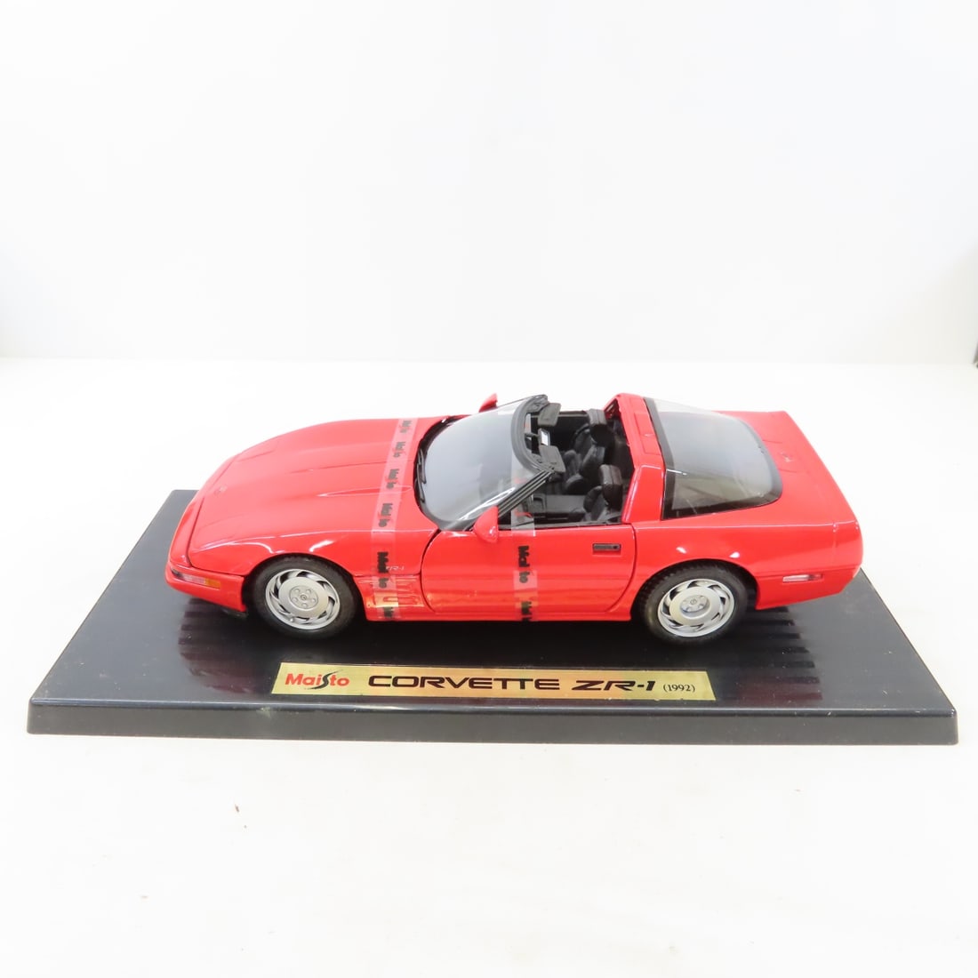 3 Maisto 1/18 Diecast Cars in Boxes - 5