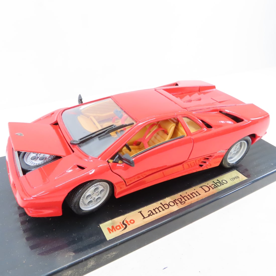 3 Maisto 1/18 Diecast Cars in Boxes - 8