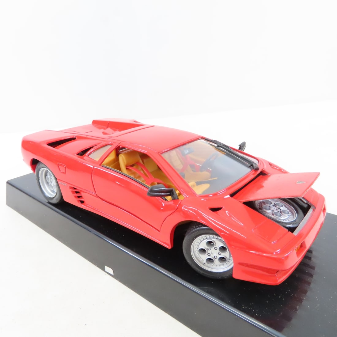 3 Maisto 1/18 Diecast Cars in Boxes - 9