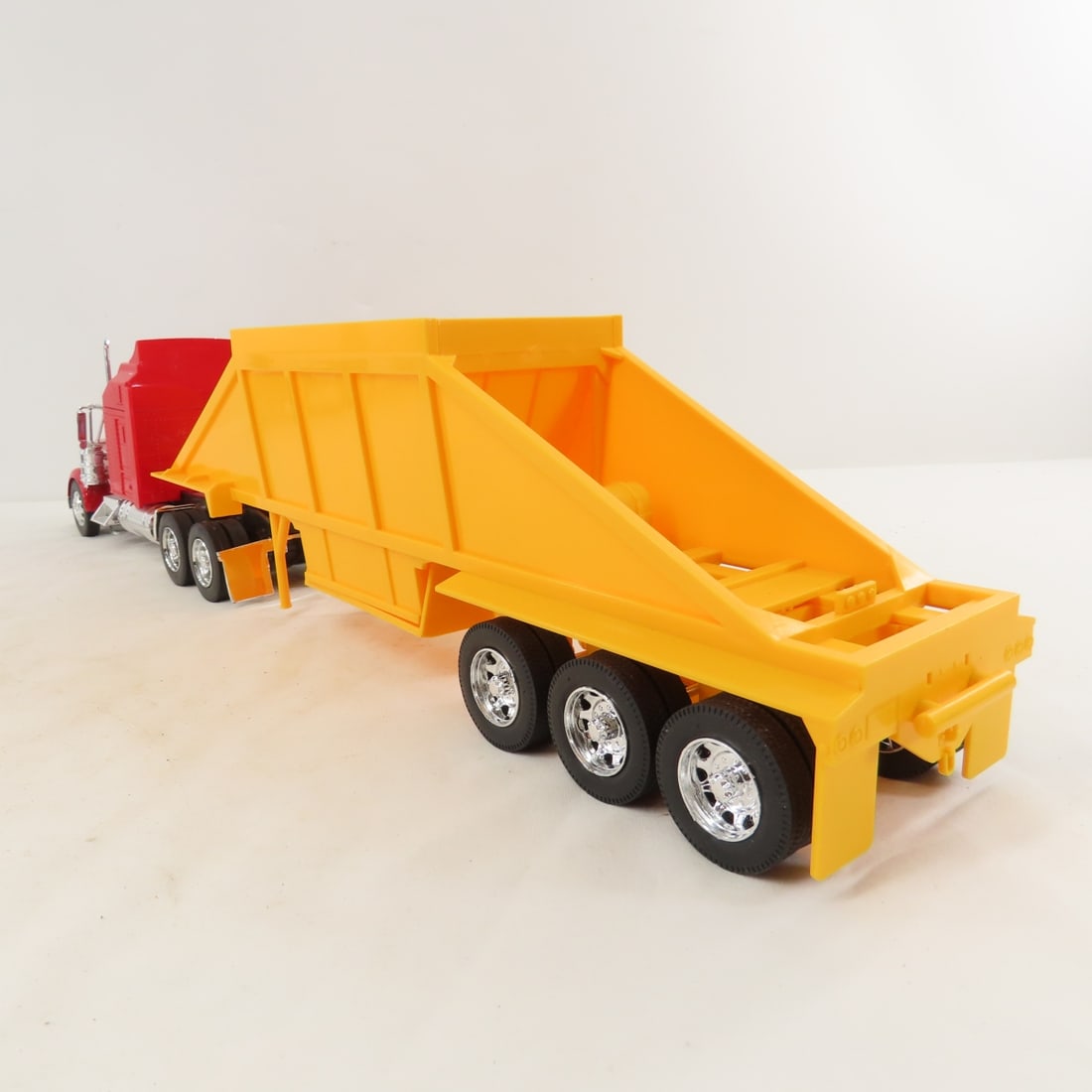 New Ray Peterbilt & Kenworth Tractors & Trailers - 3