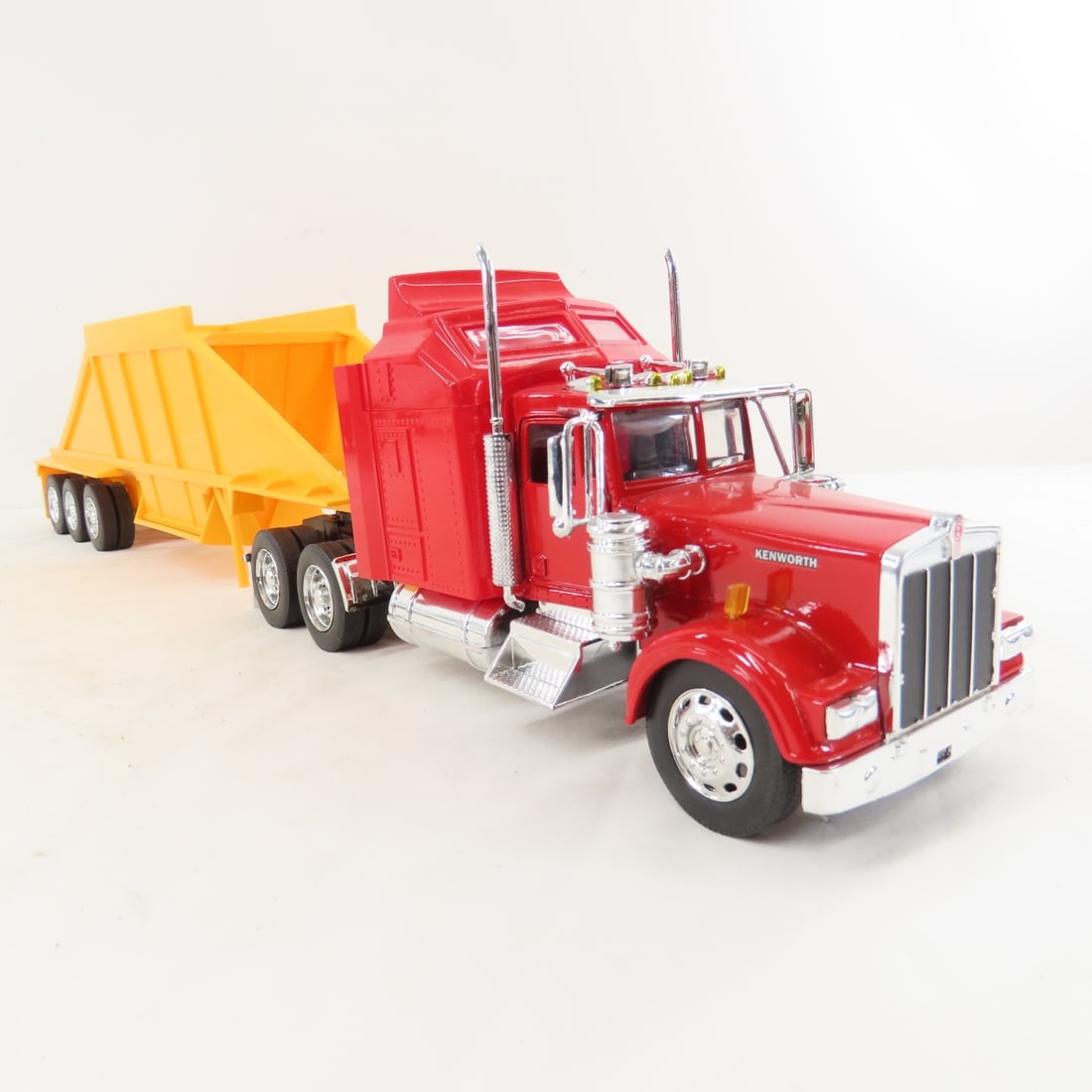 New Ray Peterbilt & Kenworth Tractors & Trailers - 7