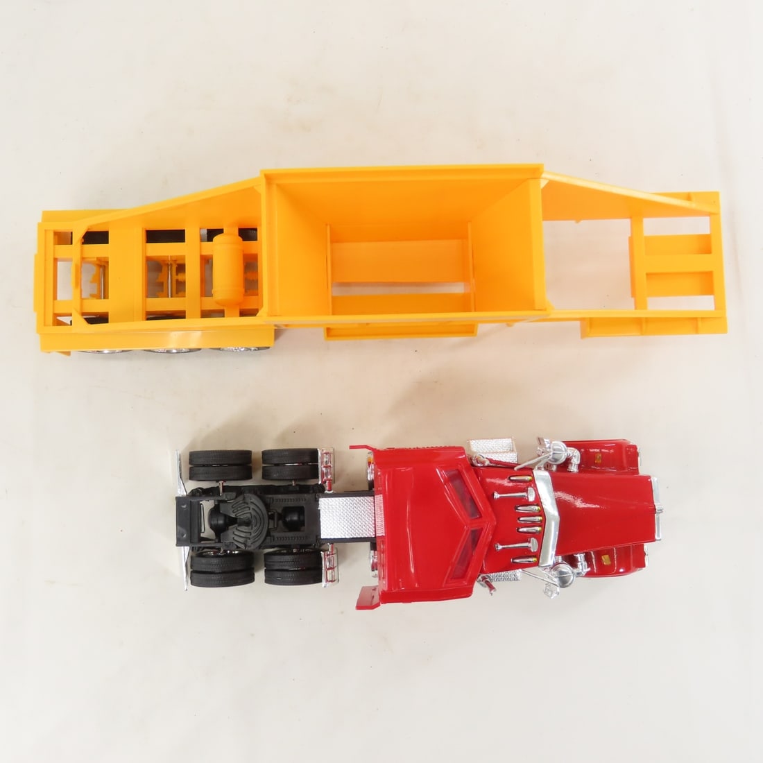 New Ray Peterbilt & Kenworth Tractors & Trailers - 9