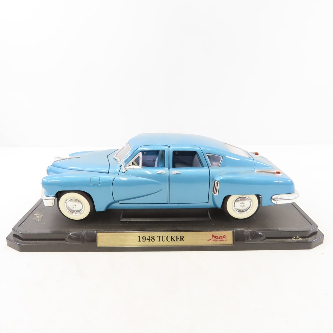 4 Road Signature 1/18 Diecast Cars & Trucks - 10