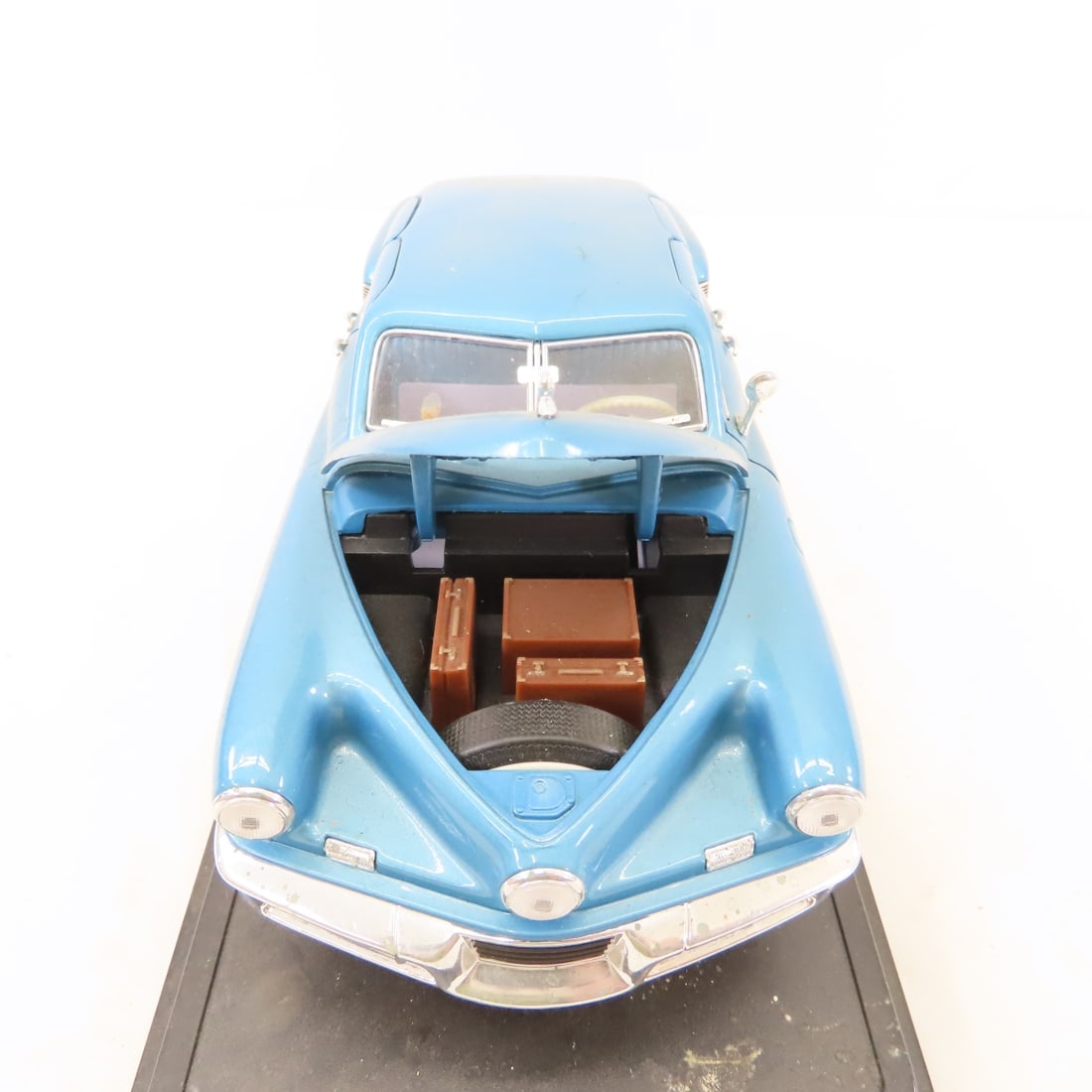 4 Road Signature 1/18 Diecast Cars & Trucks - 13