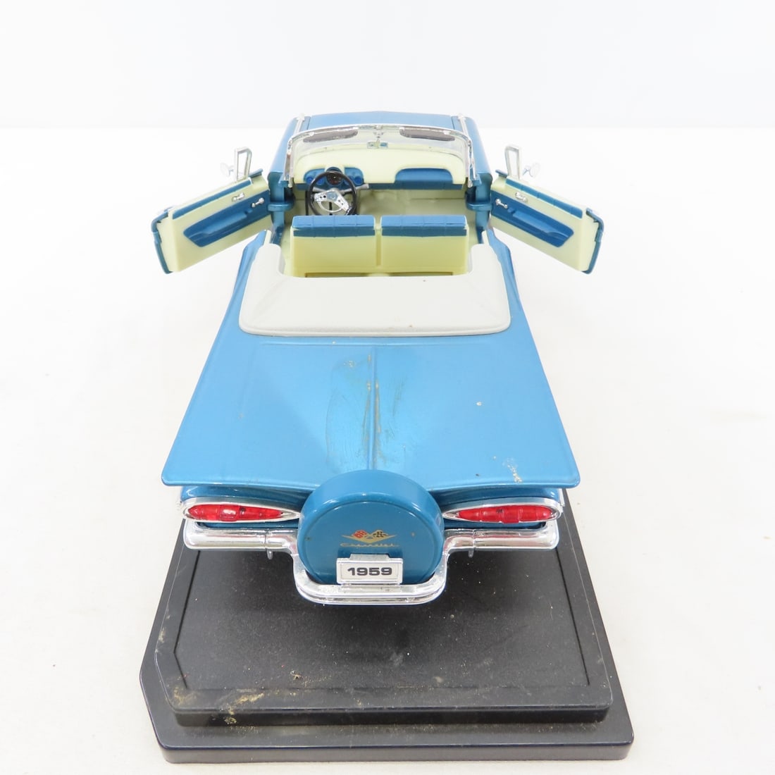 4 Road Signature 1/18 Diecast Cars & Trucks - 15