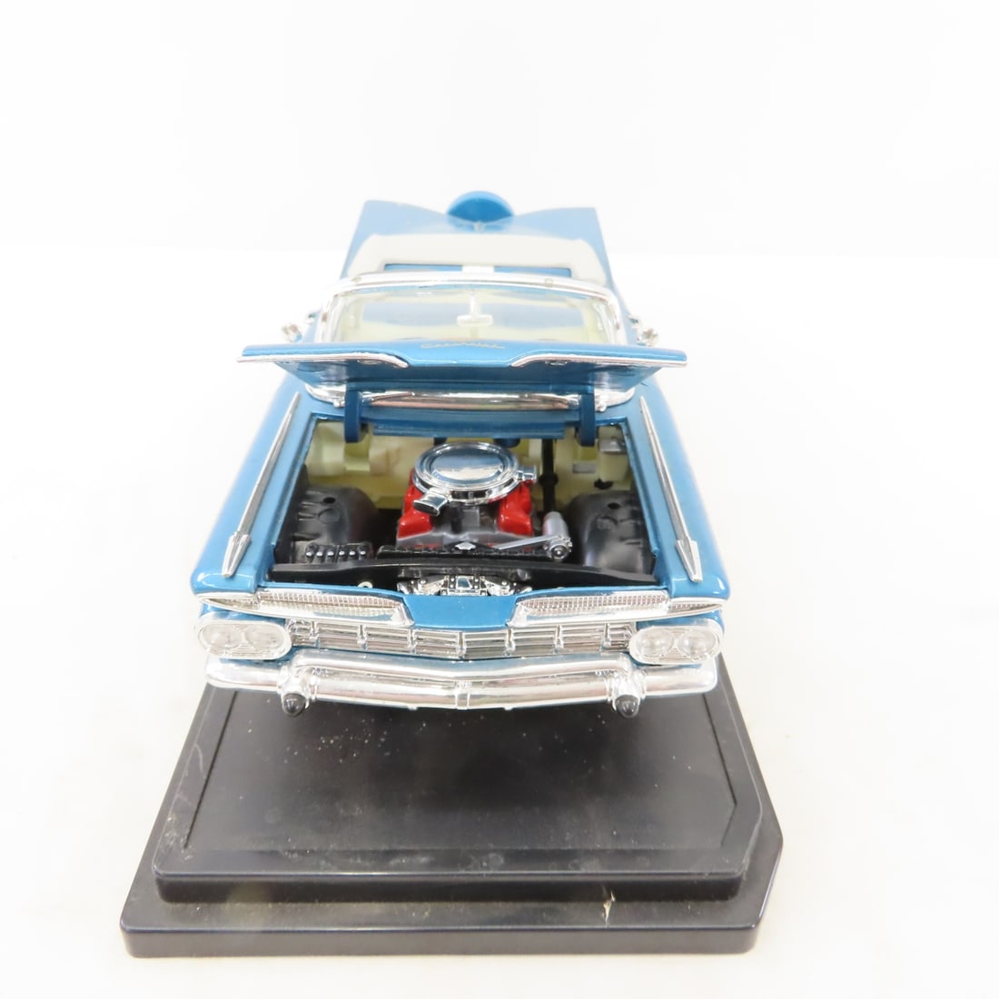 4 Road Signature 1/18 Diecast Cars & Trucks - 17