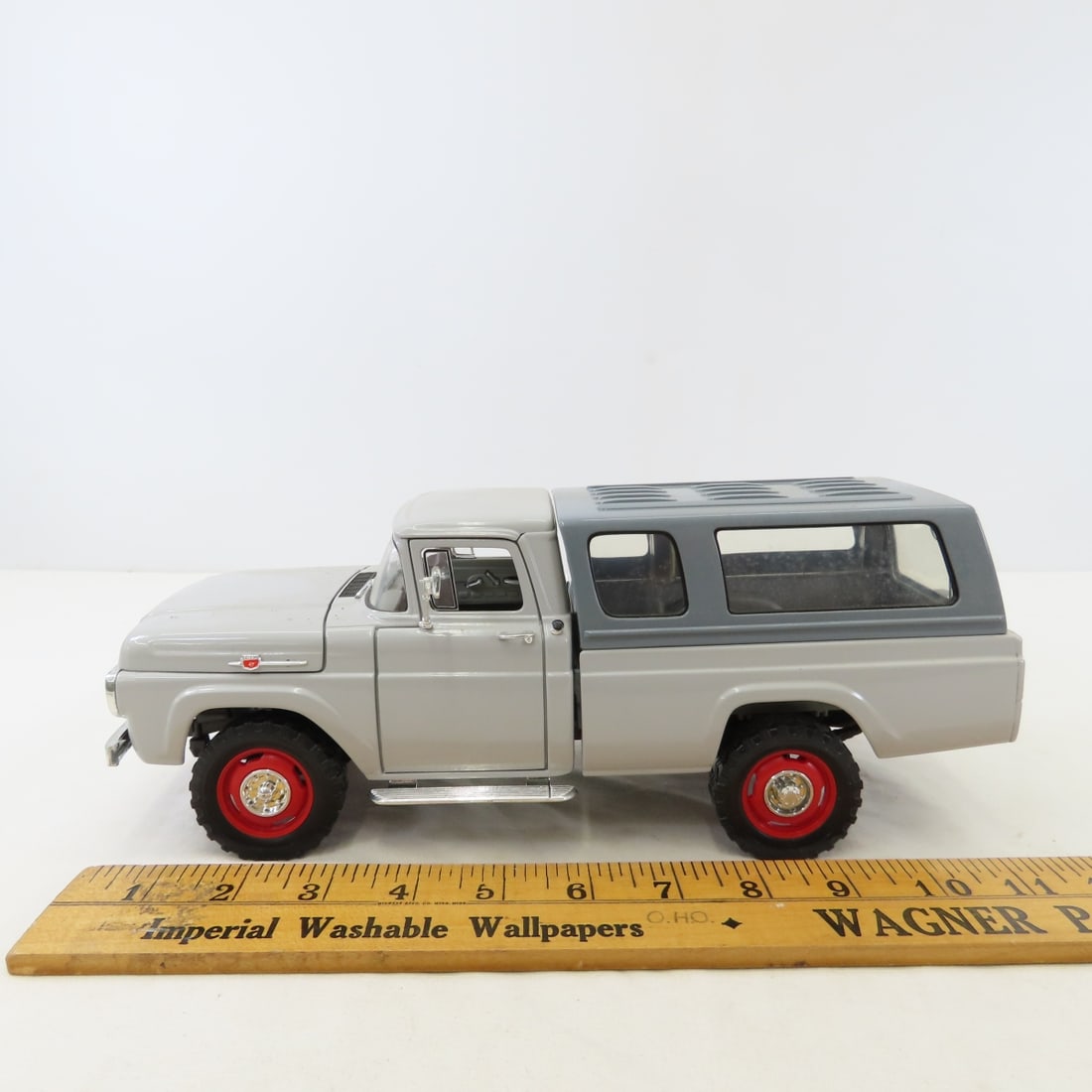 4 Road Signature 1/18 Diecast Cars & Trucks - 2
