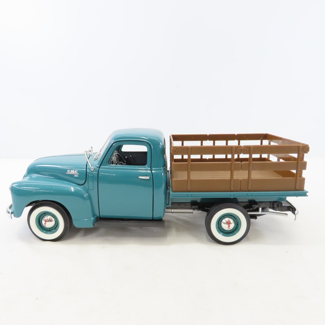 4 Road Signature 1/18 Diecast Cars & Trucks - 6