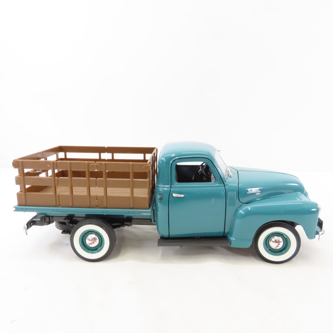 4 Road Signature 1/18 Diecast Cars & Trucks - 8