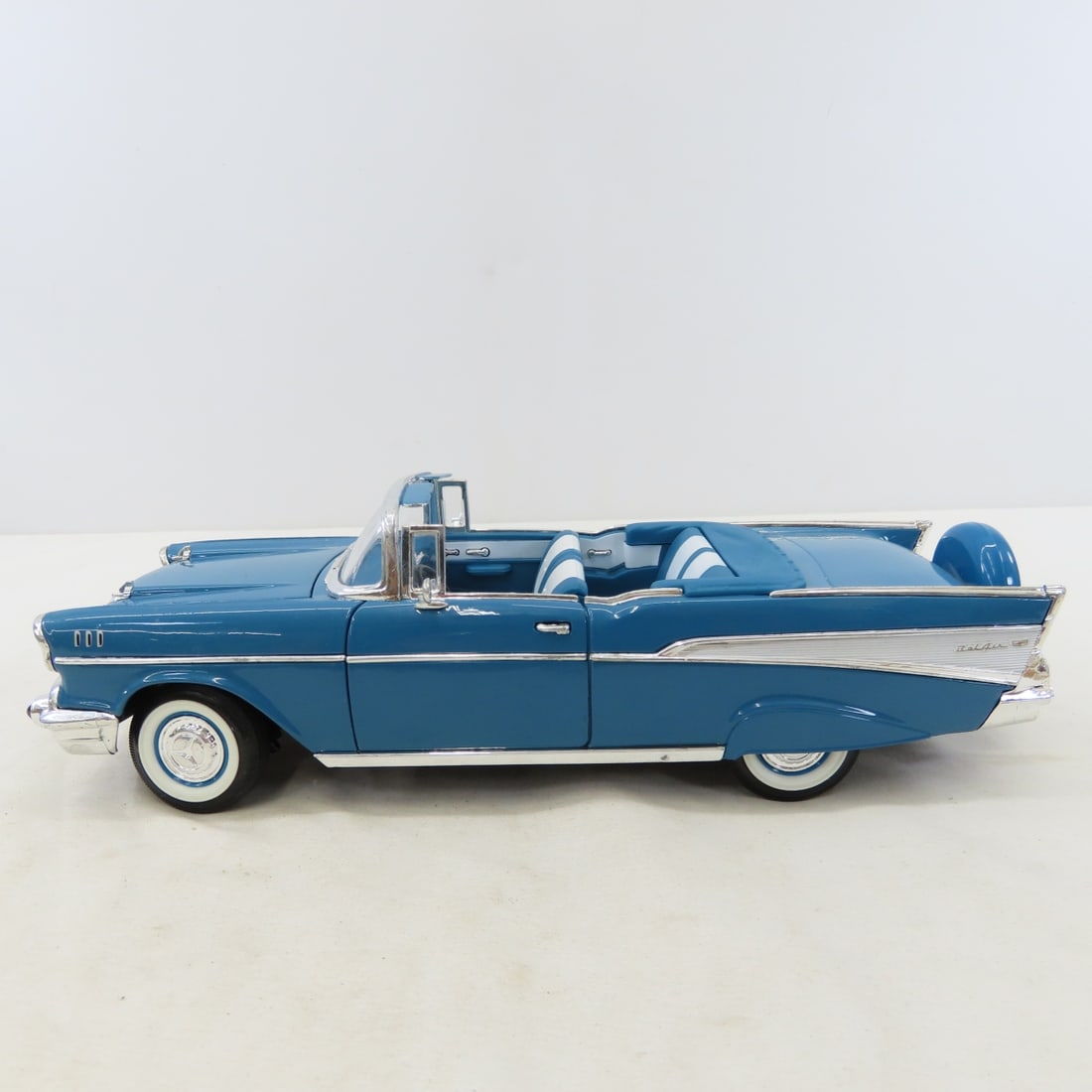 5 Road Tough 1/18 Diecast Cars: Cobra, Nomad - 10