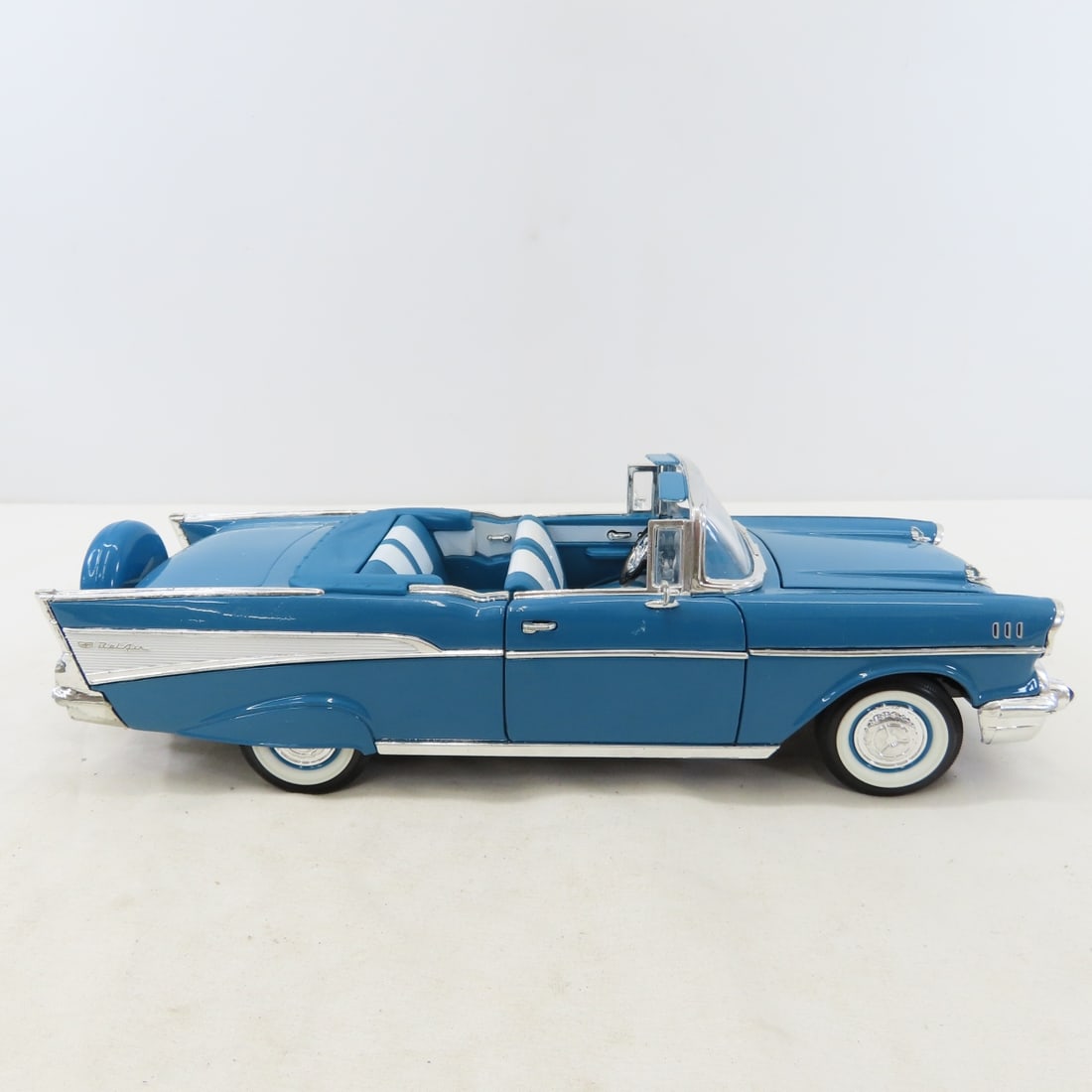5 Road Tough 1/18 Diecast Cars: Cobra, Nomad - 12