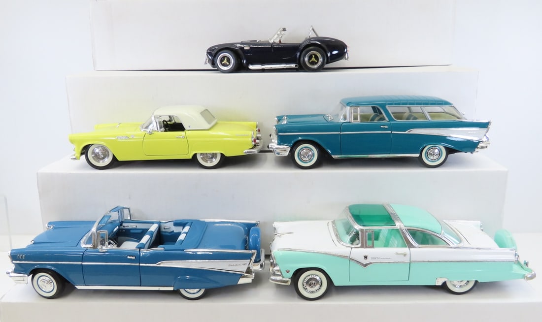 5 Road Tough 1/18 Diecast Cars: Cobra, Nomad: 5 Road Tough 1/18 Diecast Cars: Cobra, Nomad - 1957 Chevrolet Bel Air, 1965 Ford Fairlane, 1957 Chevrolet Nomad, Thunderbird, Shelby Cobra. LOT SIZE: 11x10x8" 9 LBS All information and photos, which a