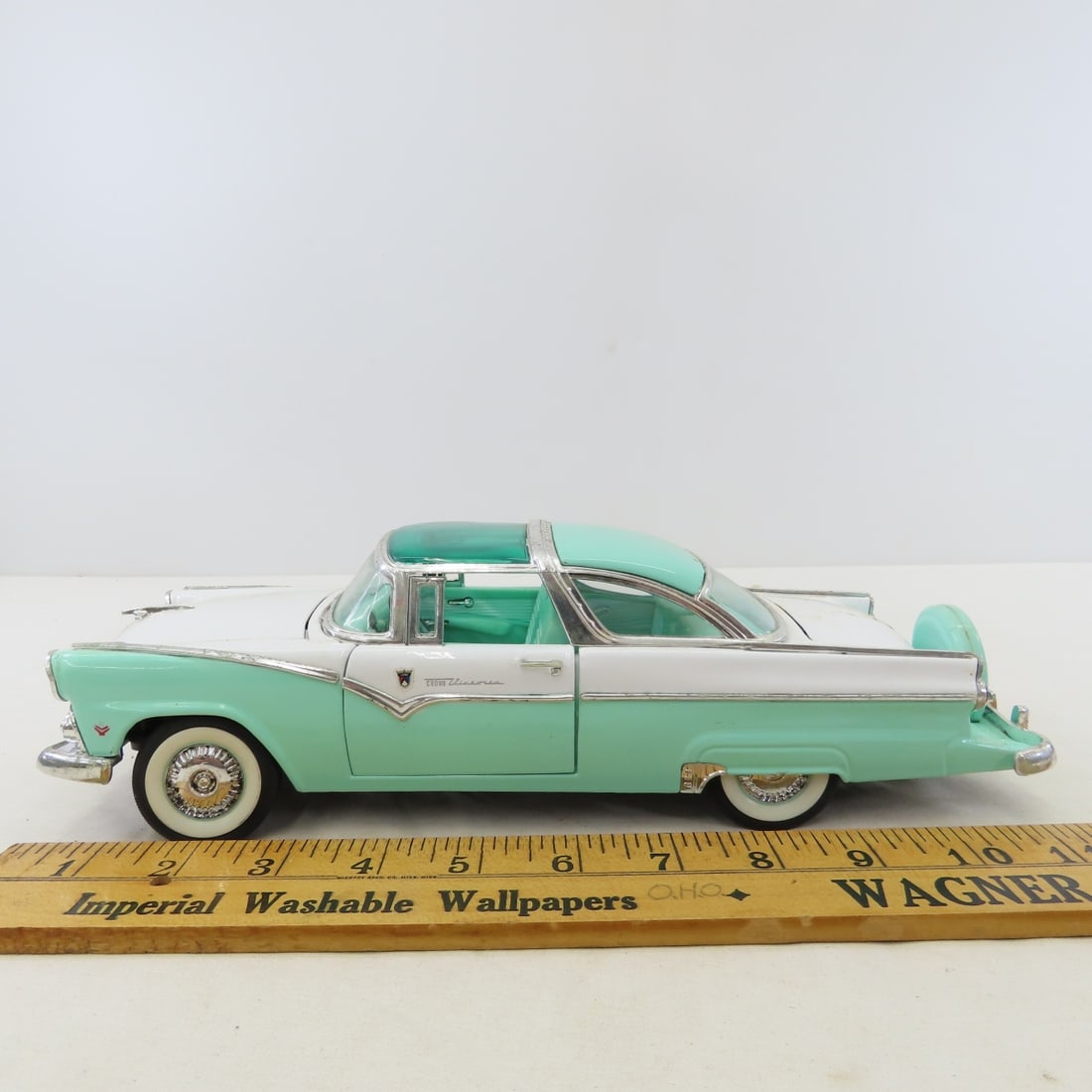 5 Road Tough 1/18 Diecast Cars: Cobra, Nomad - 2