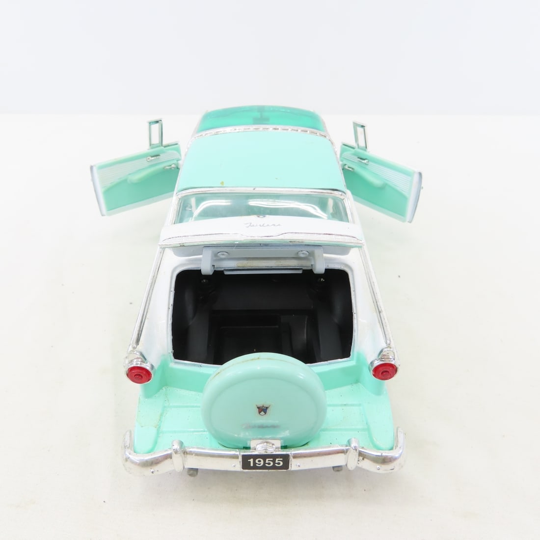 5 Road Tough 1/18 Diecast Cars: Cobra, Nomad - 3