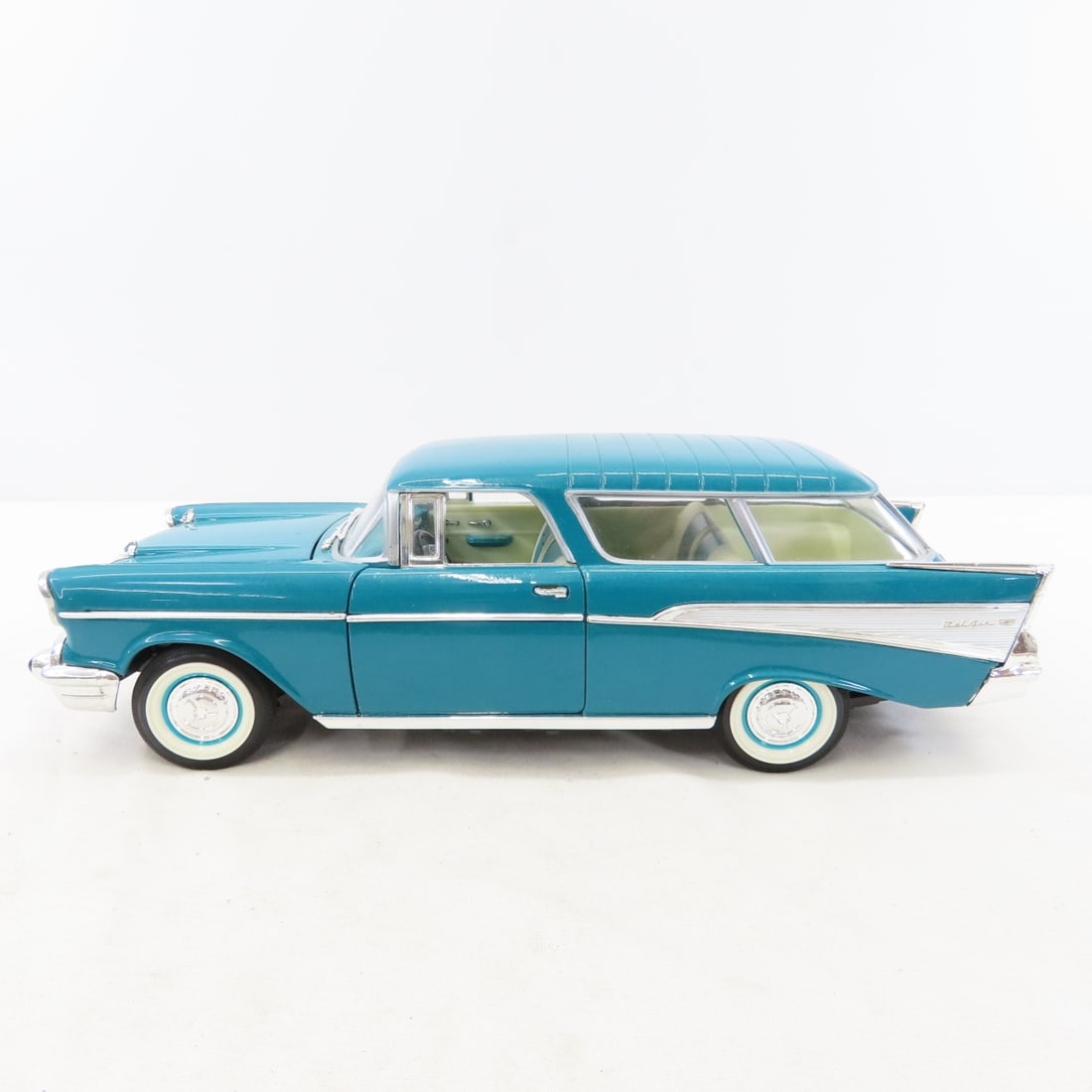 5 Road Tough 1/18 Diecast Cars: Cobra, Nomad - 6